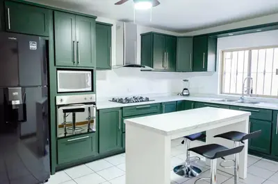 Una cocina o zona de cocina en Alojamiento completo 3 habitaciones (se puede facturar)