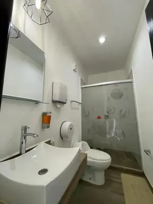 Un baño de La casa del faro Azul Marino
