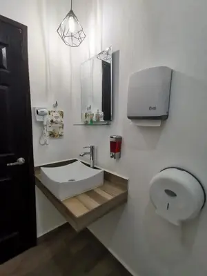 Un baño de La casa del faro Azul Marino