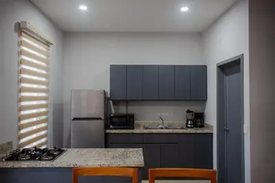 Una cocina o zona de cocina en 2br/2ba Condo 1 block to ocean! - Unit 3