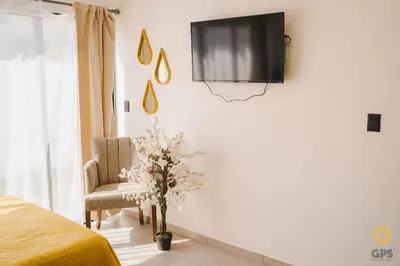 Una televisión o centro de entretenimiento en Agradable depa cerca del malecón by G P S rentas