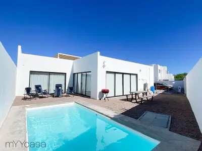 Piscina en o cerca de House with Pool in Sector Bahia, Close to the Beach - Casa Amalia