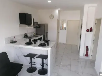 Una cocina o zona de cocina en excelente departamento vacacional