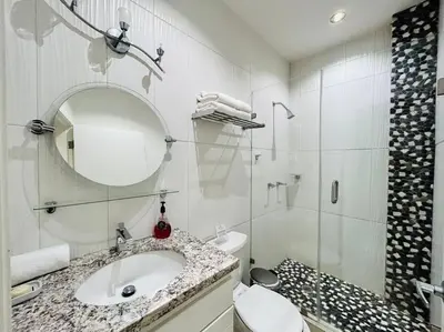 Un baño de Depa frente a la playa by G P S rentas