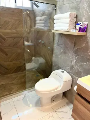 Un baño de Casa alameda - Casa familiar cerca de la playa