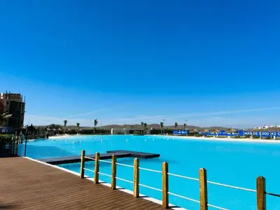 Piscina en o cerca de alberca tipo playa,10 min de la playa by G P S rentas
