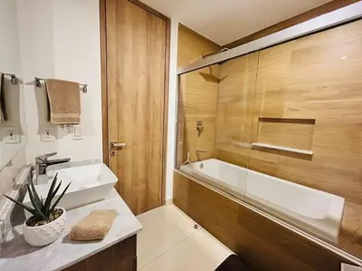 Un baño de Lujoso departamento frente al mar/camino al mar
