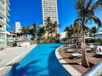 Piscina en o cerca de Lujoso departamento frente al mar/camino al mar