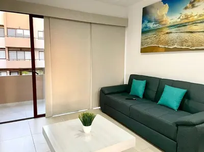 Zona de estar de Brand new condo near the beach